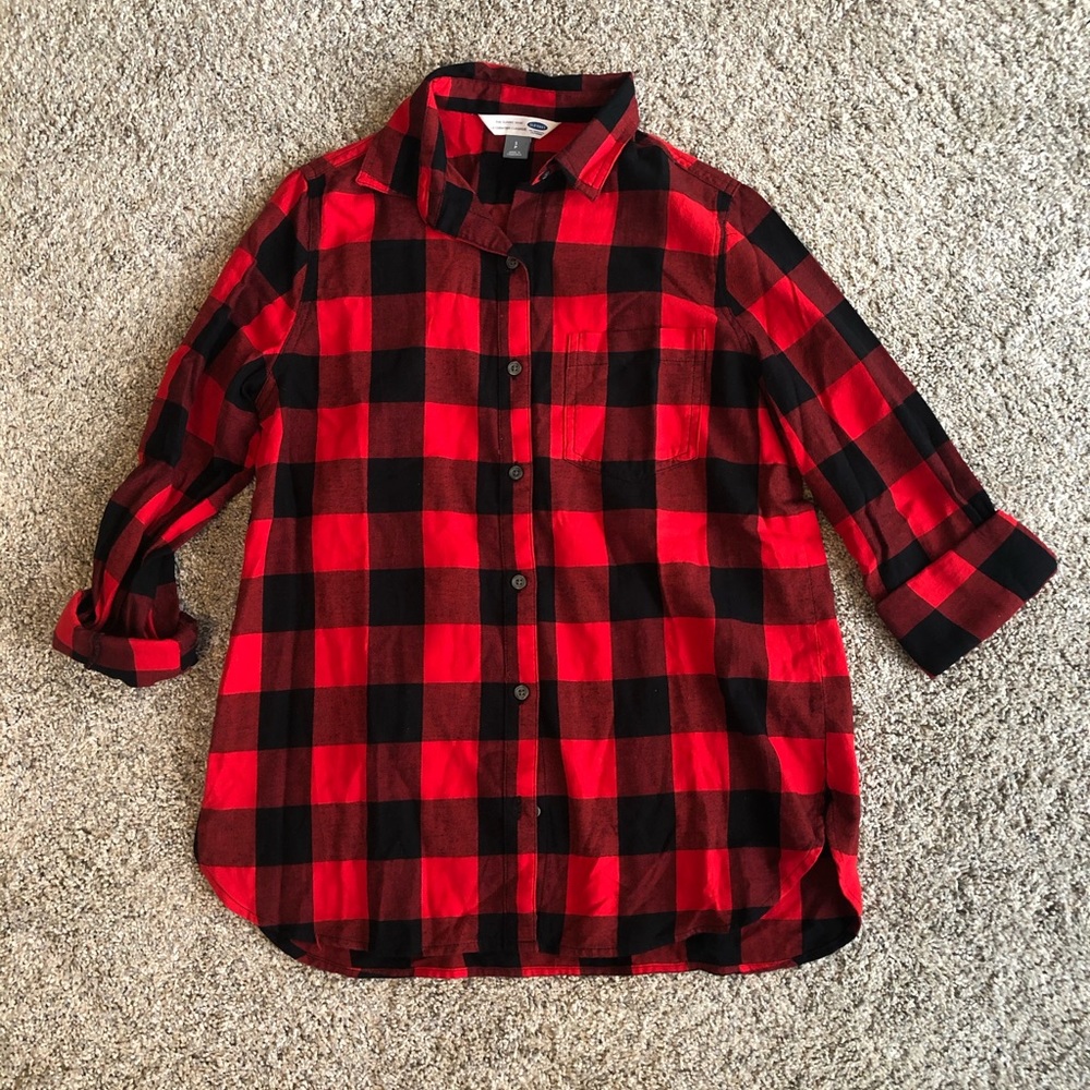 Old Navy Women’s Flannel in Black & Red size Small